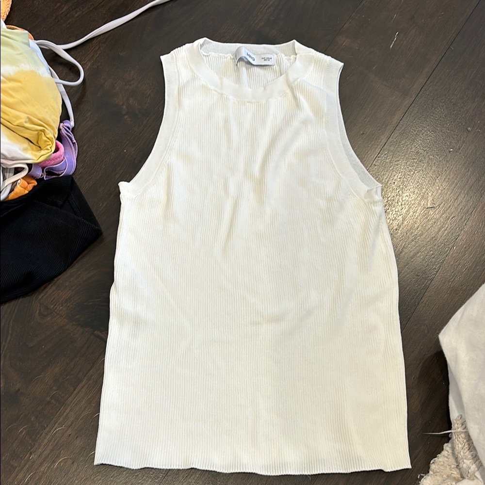 Women's White Sleeveless Top